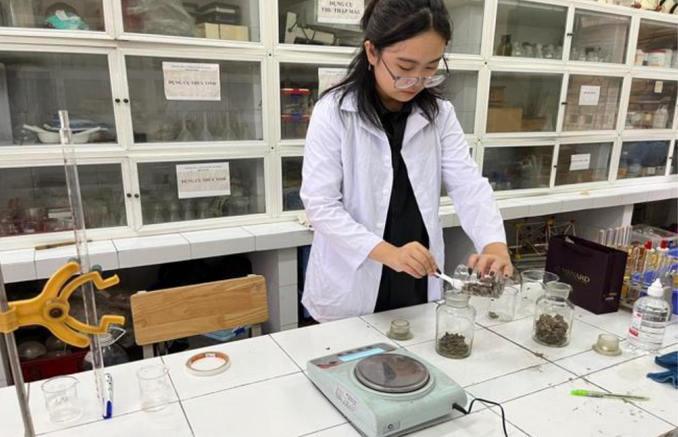 Chemical Composition and Insecticidal Activity of The Medicinal Plant Phjac Chac in Cao Bang Province, Vietnam